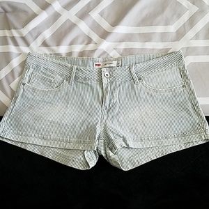 5/$20 - Levi's jean shorts